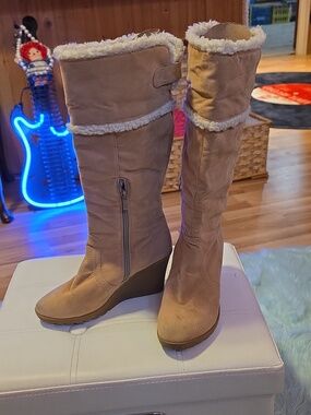 Vintage Jules & James Beige Suede 1/4 Zip-Up Knee-high Fold Down Wedge Boots S 6